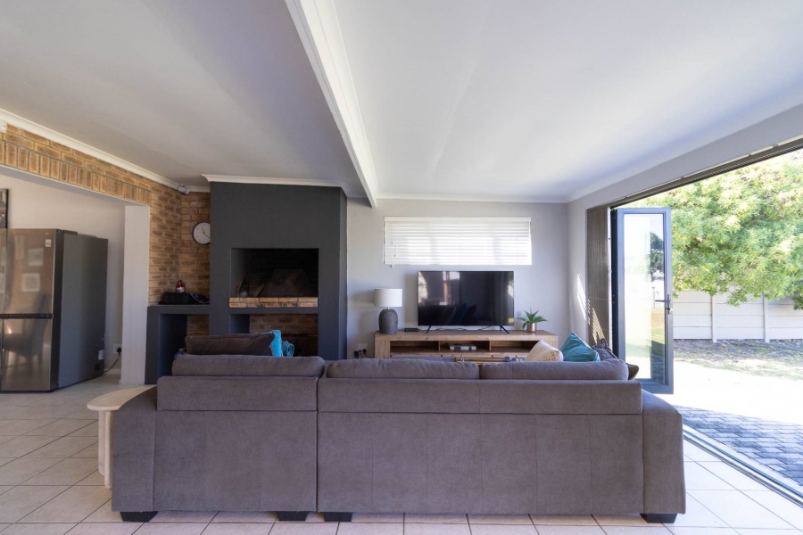 4 Bedroom Property for Sale in Sandbaai Western Cape